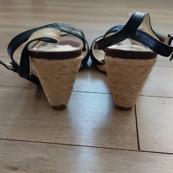 Lands' End Women's Brown and Black Sandals - Picture 5 of 7